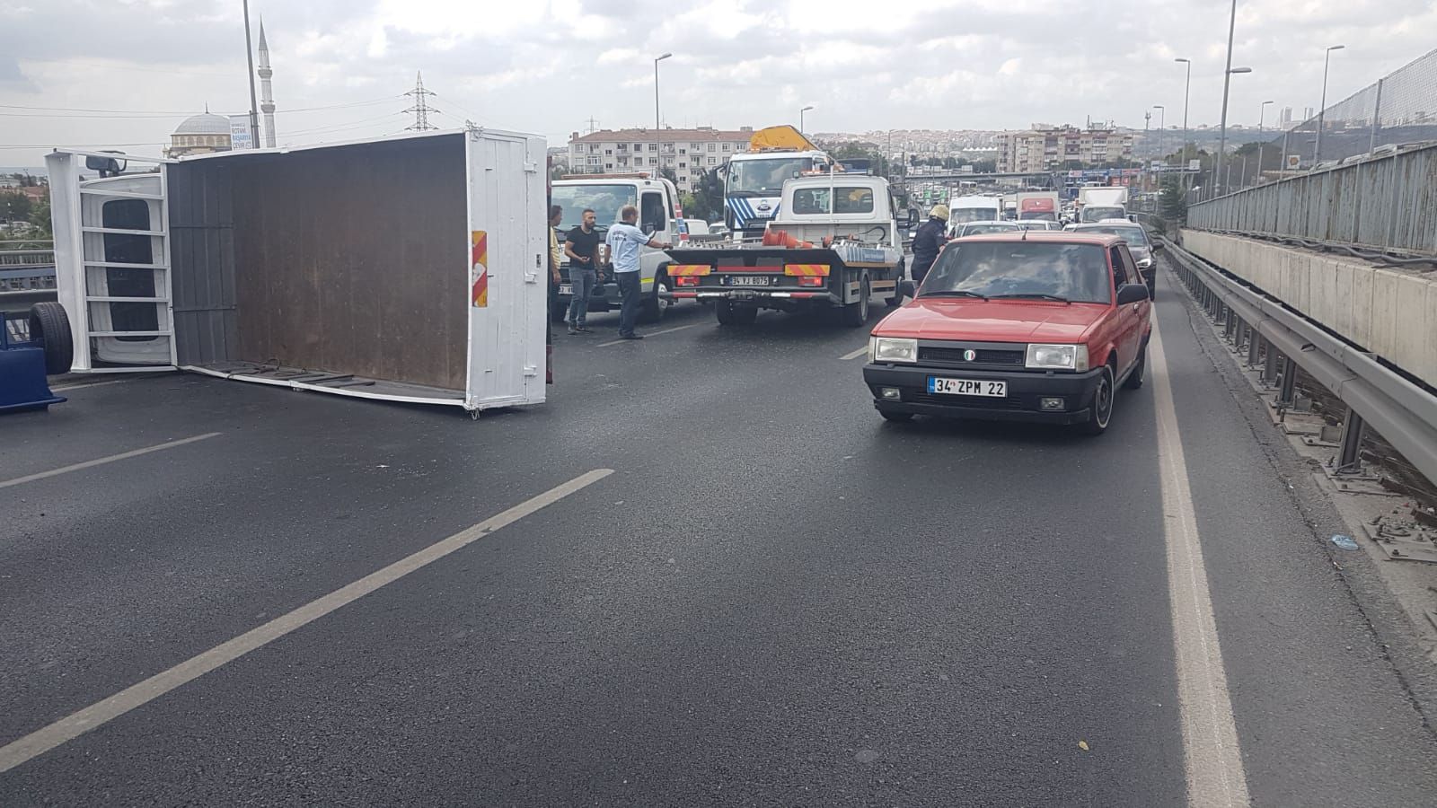 Son dakika... İstanbulda trafiği kilitleyen kaza Son dakika... İstanbulda trafiği kilitleyen kaza